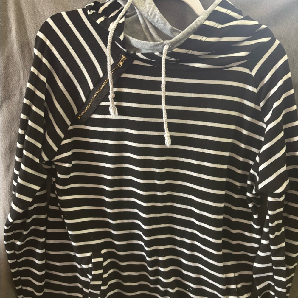 Soto lifestyle, striped hoodie size large zipper, near shoulder
